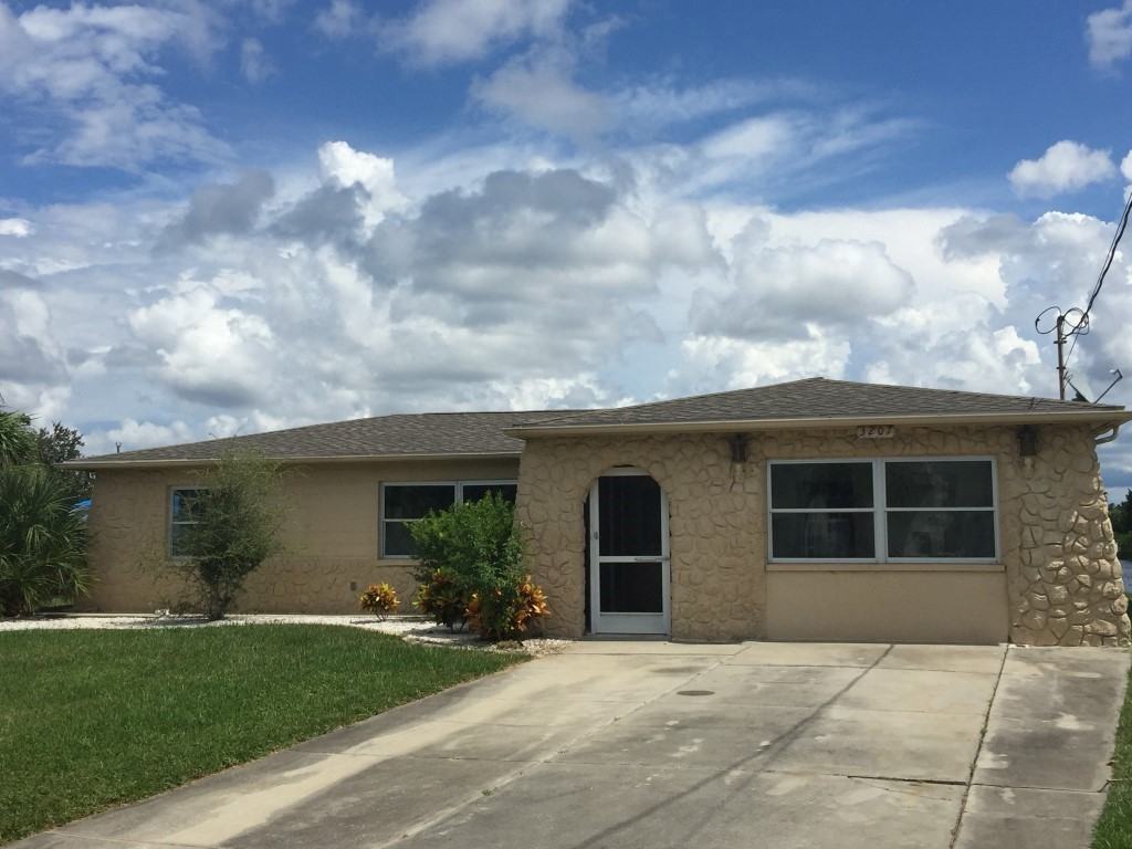 3207 Nassau Dr - Photo 2 of 19