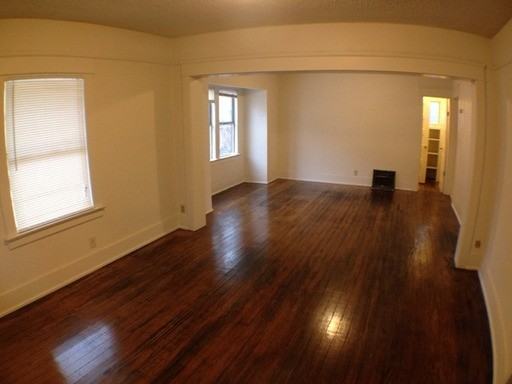 136 Ellis Pl - Photo 3 of 10