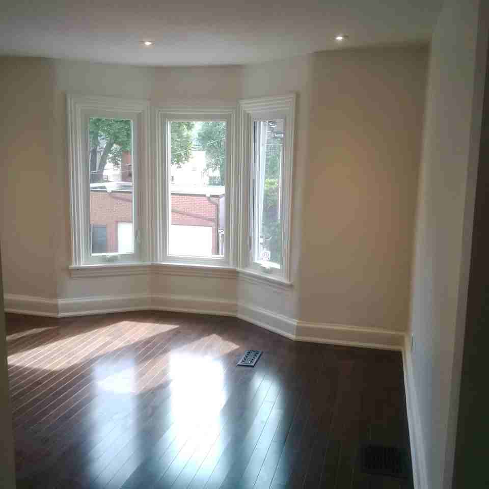 Dundas Ave. & Gladstone Ave.