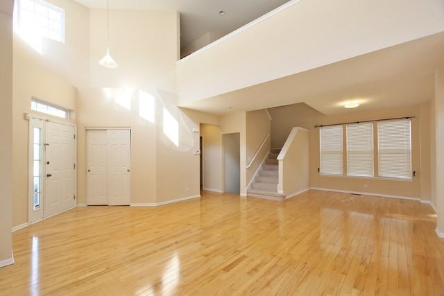 2425 Meadowbrook Ln - Photo 2 of 11