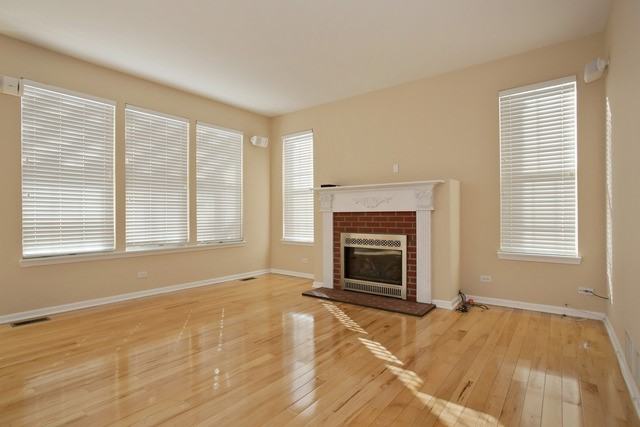 2425 Meadowbrook Ln - Photo 3 of 11