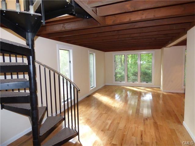 14 Candlewood Lake Dr - Photo 2 of 19