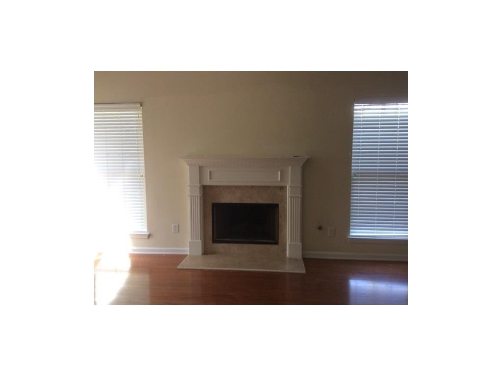 1123 Silverbrook Dr - Photo 2 of 15