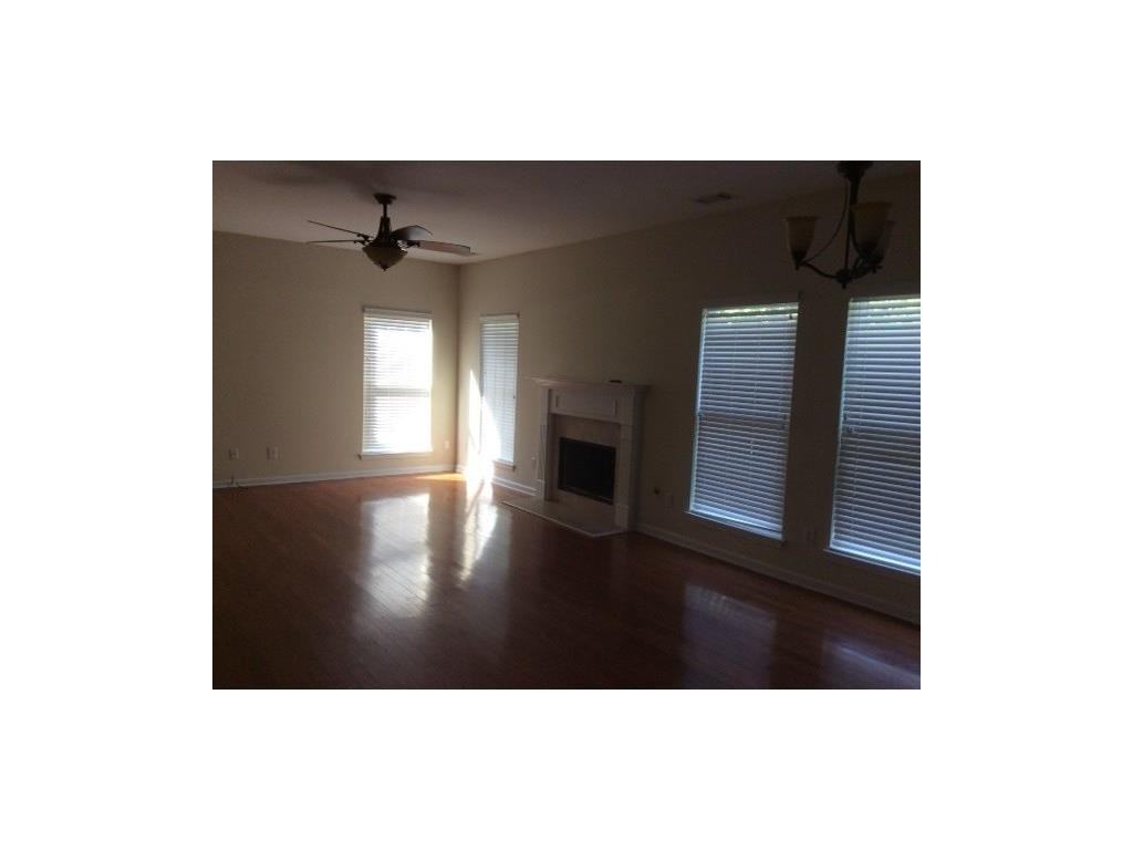 1123 Silverbrook Dr - Photo 3 of 15