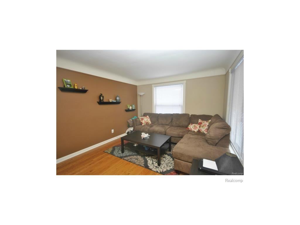 206 Massoit St - Photo 3 of 11