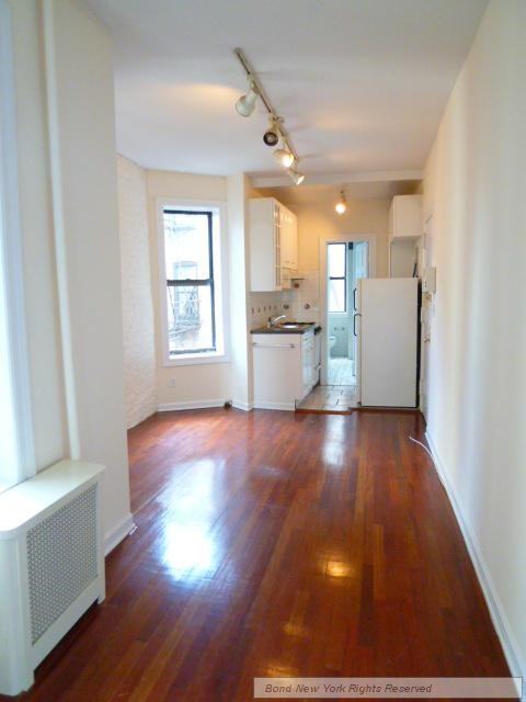 3rd Ave & E 10th St #evd