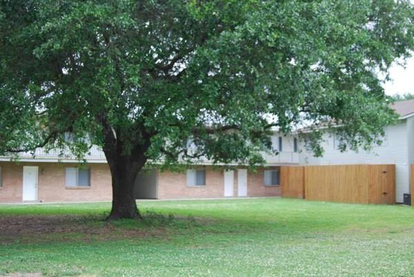 Renata Lakes Apartments - Photo 3 of 4