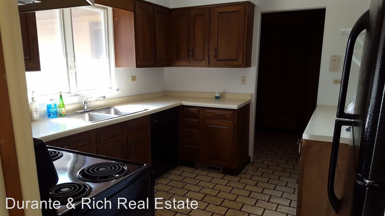 1422 Green Bay Rd - Photo 3 of 18