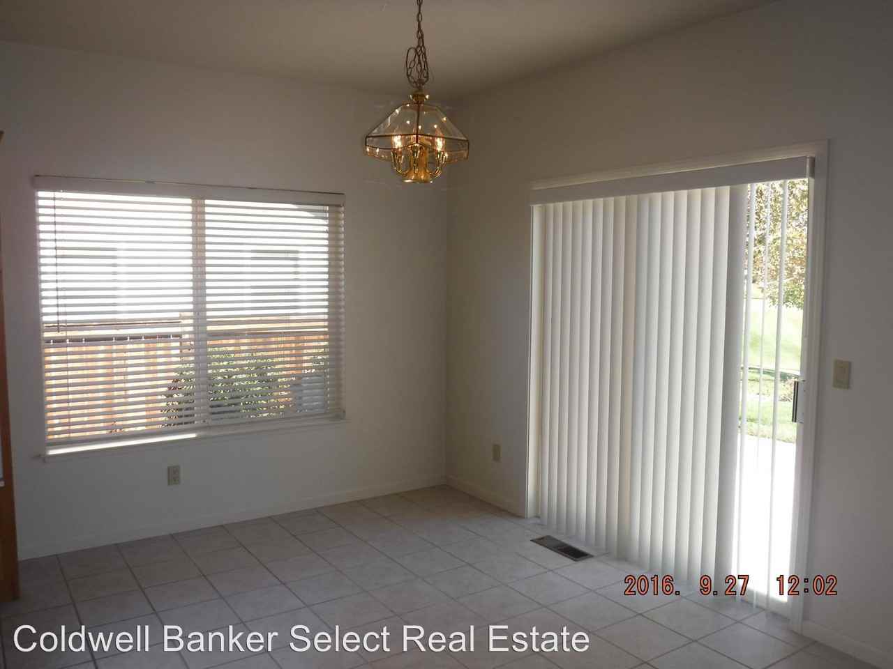 321 Bayhill Cir - Photo 3 of 7