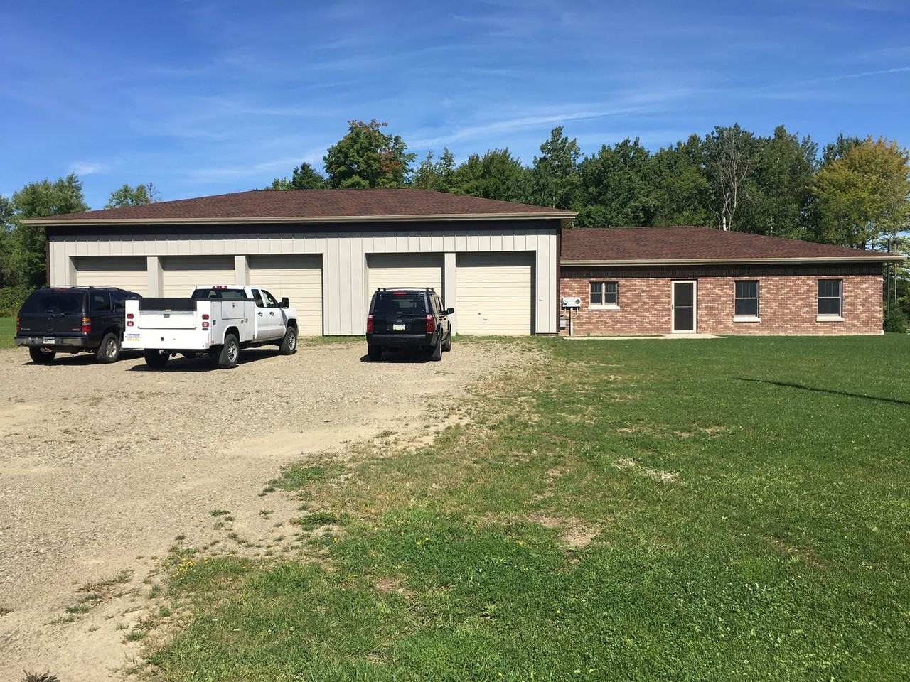 1264 Townhall Rd W - Photo 2 of 25