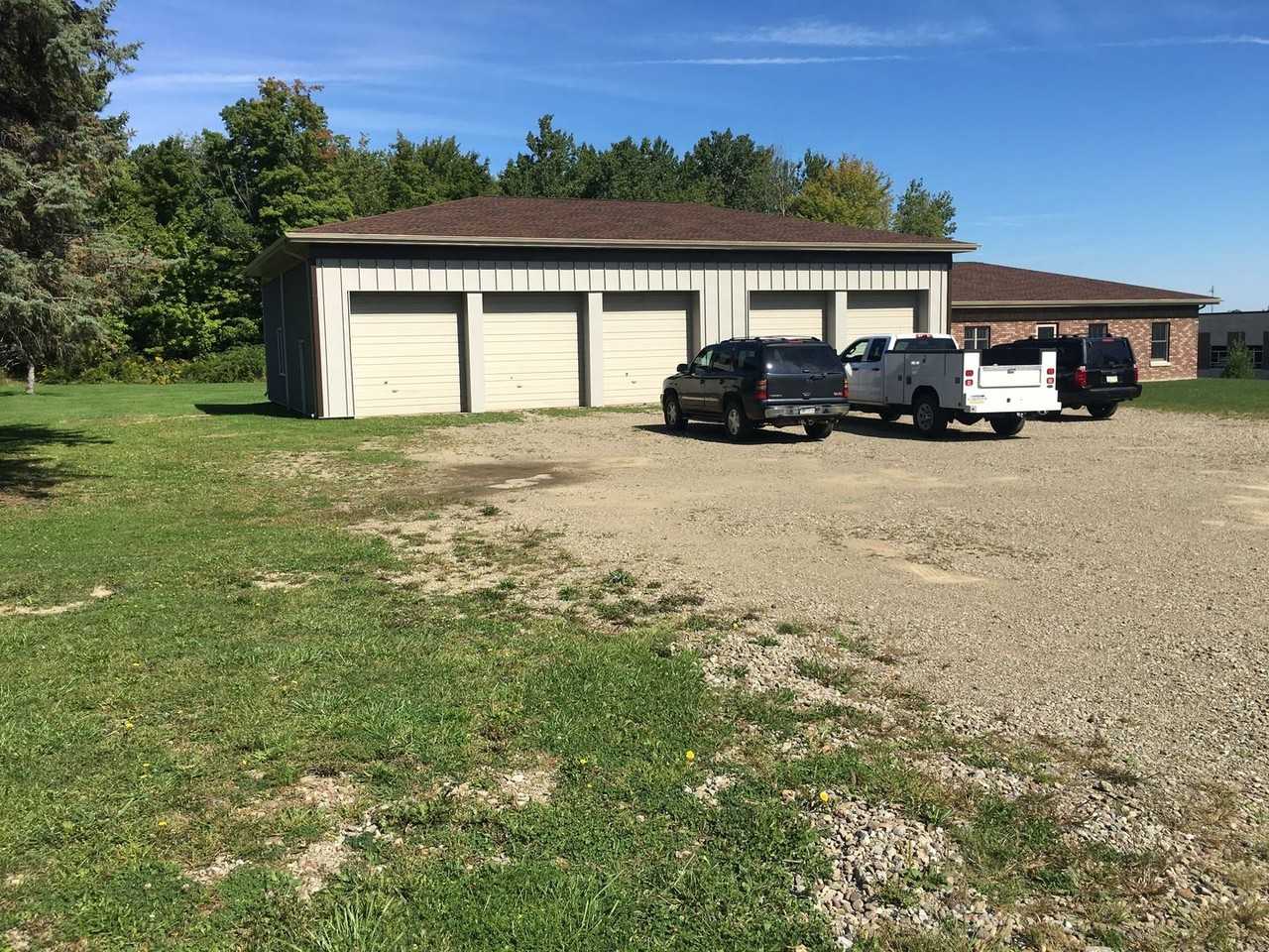 1264 Townhall Rd W - Photo 3 of 25