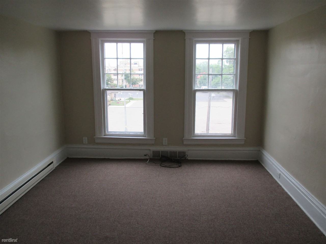 418 Pearl St #5 - Photo 2 of 6