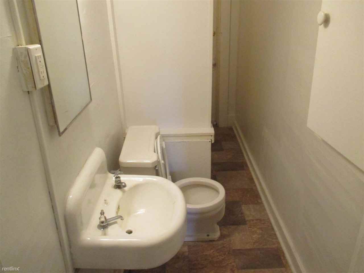 418 Pearl St #5 - Photo 3 of 6