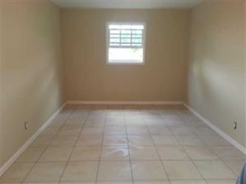 1638 Avenue H W - Photo 3 of 18