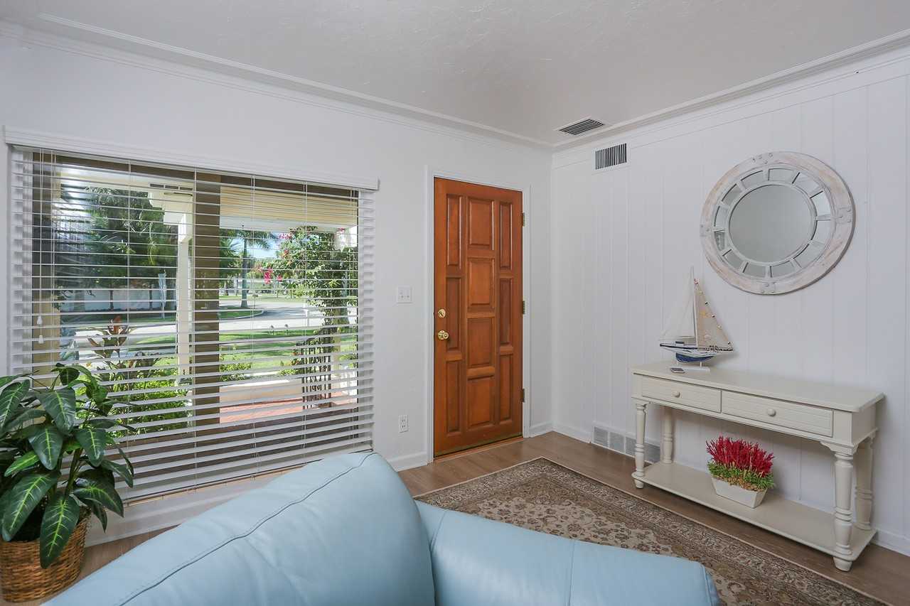 244 N Adams Dr - Photo 2 of 21