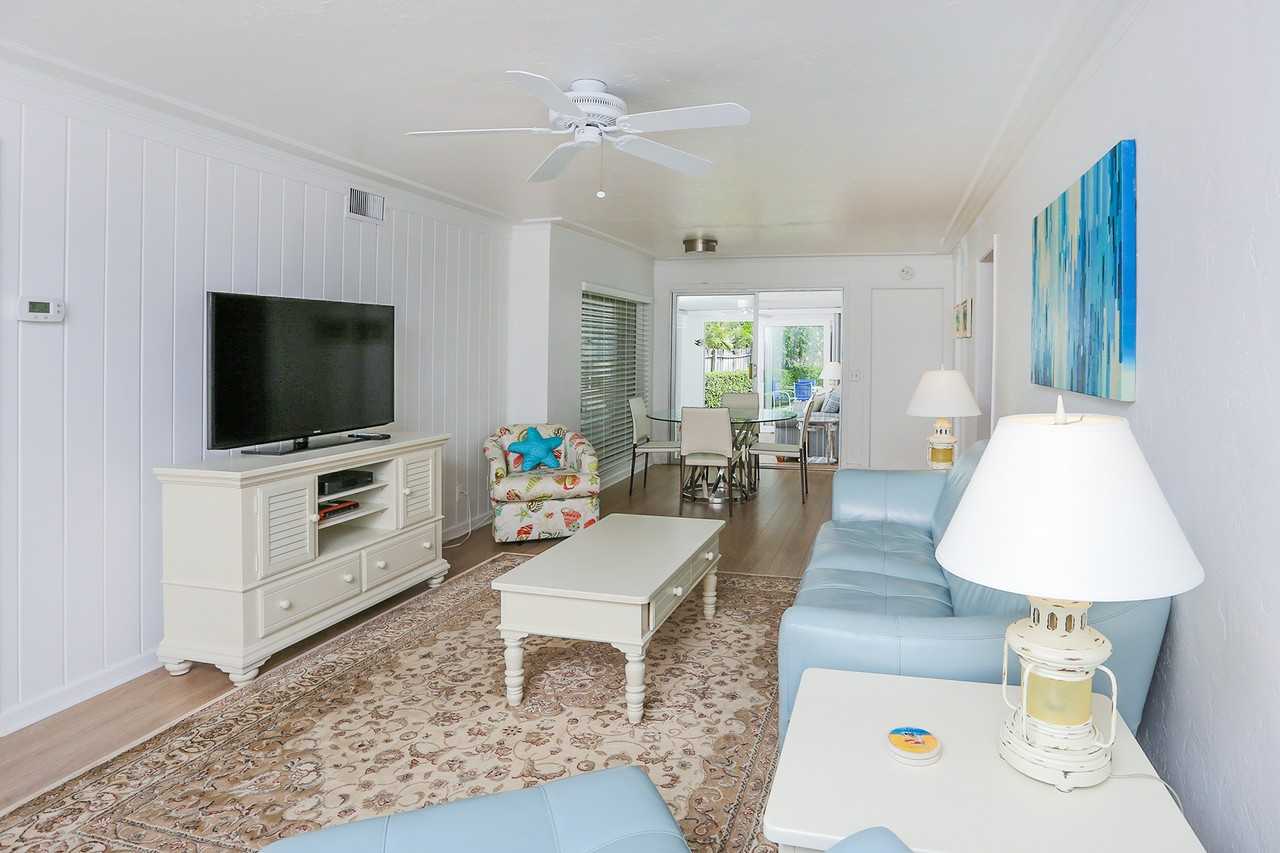 244 N Adams Dr - Photo 3 of 21