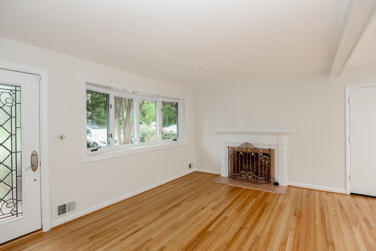 2028 Dexter Dr - Photo 2 of 27