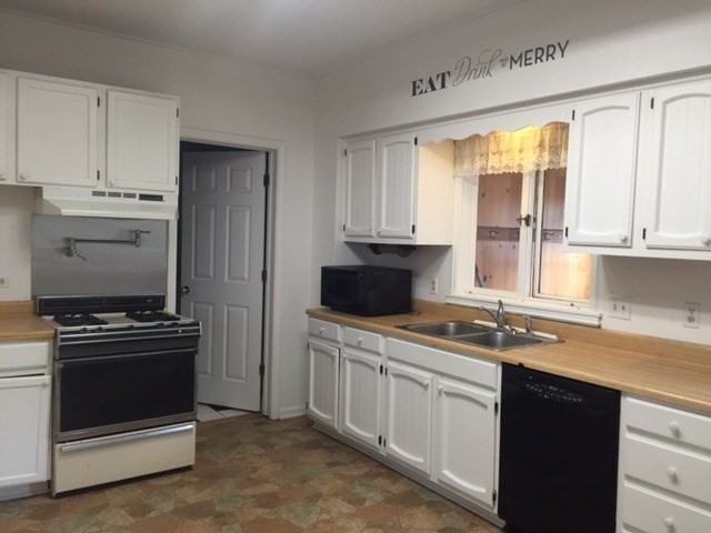 226 Robinson St - Photo 3 of 16