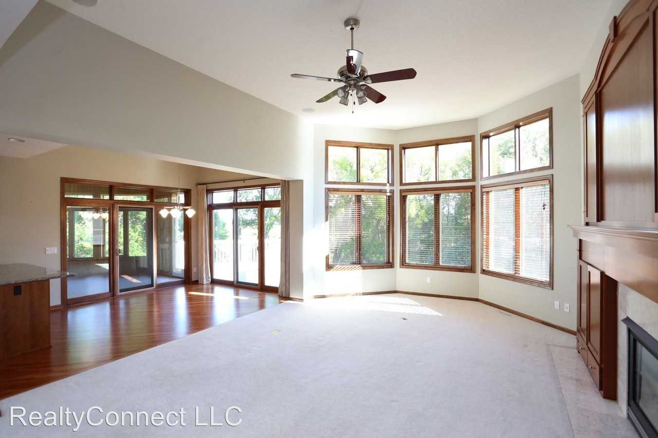 4085 Shorewood Trail - Photo 3 of 23