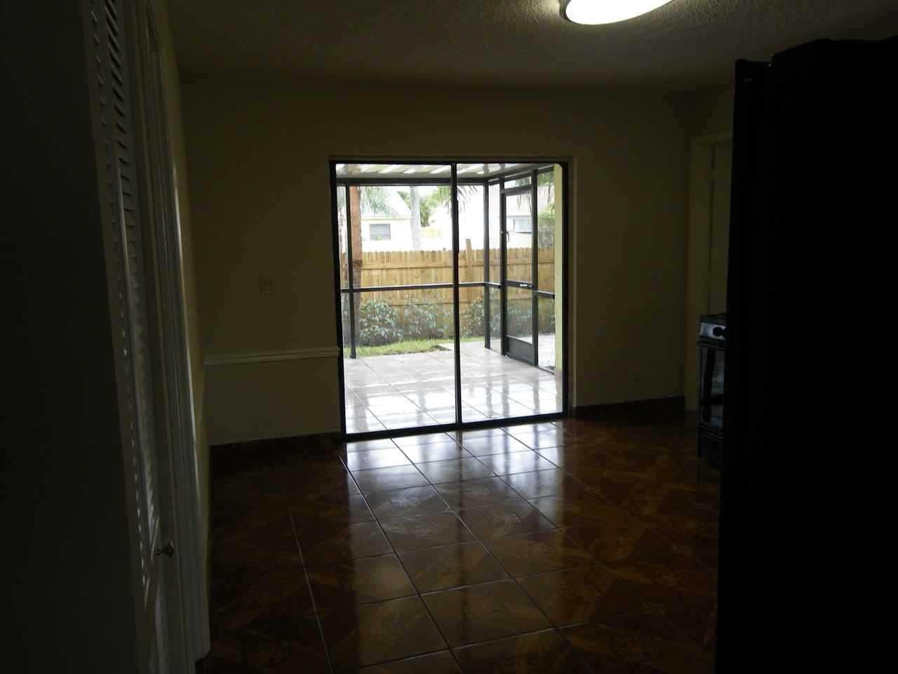 5484 Thurston Ave - Photo 2 of 9