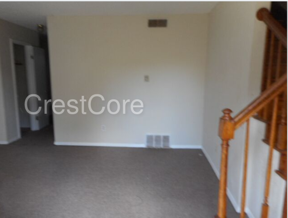 1010 University St - Photo 3 of 10