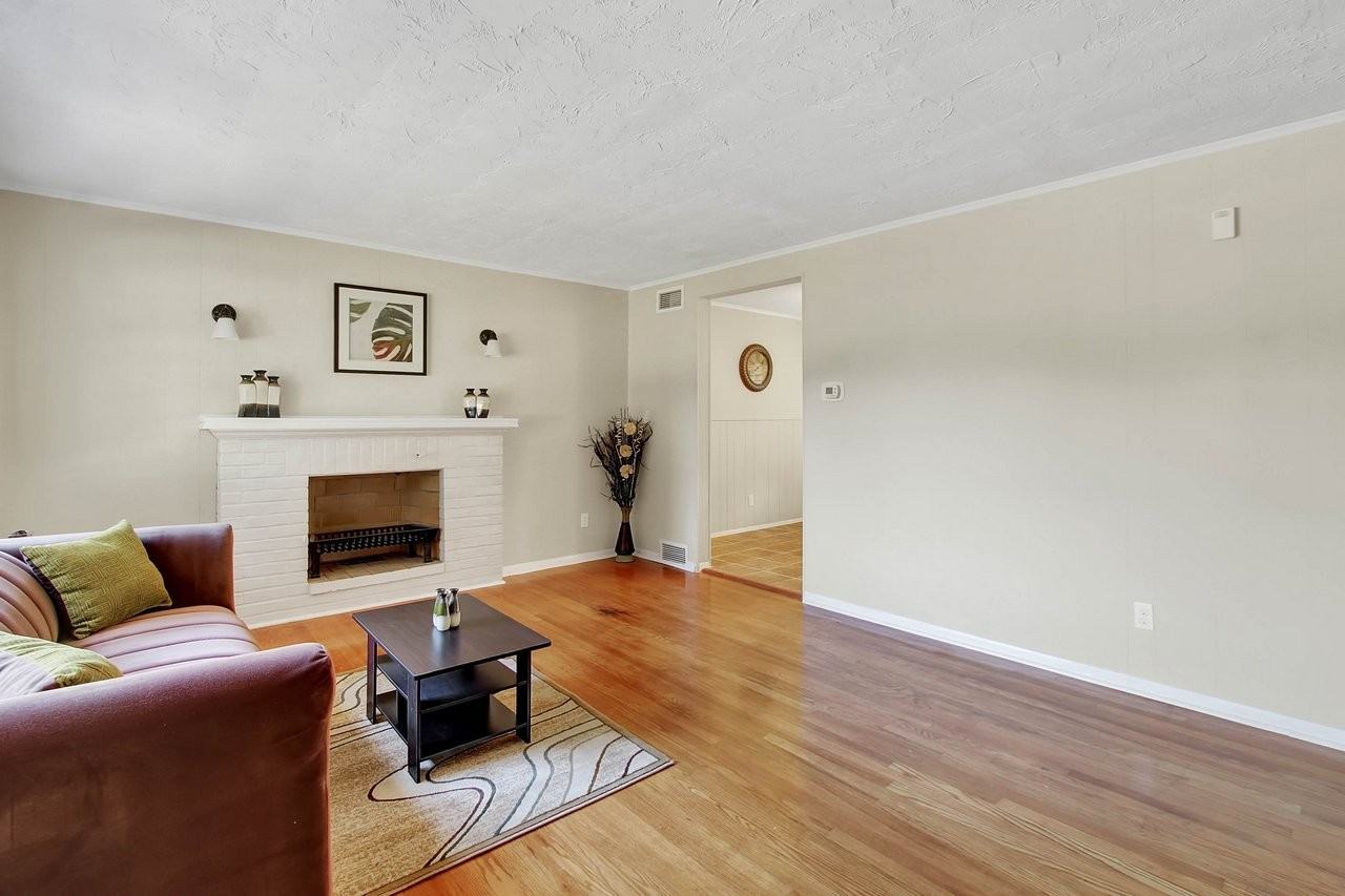 2432 Cambridge Rd - Photo 2 of 23