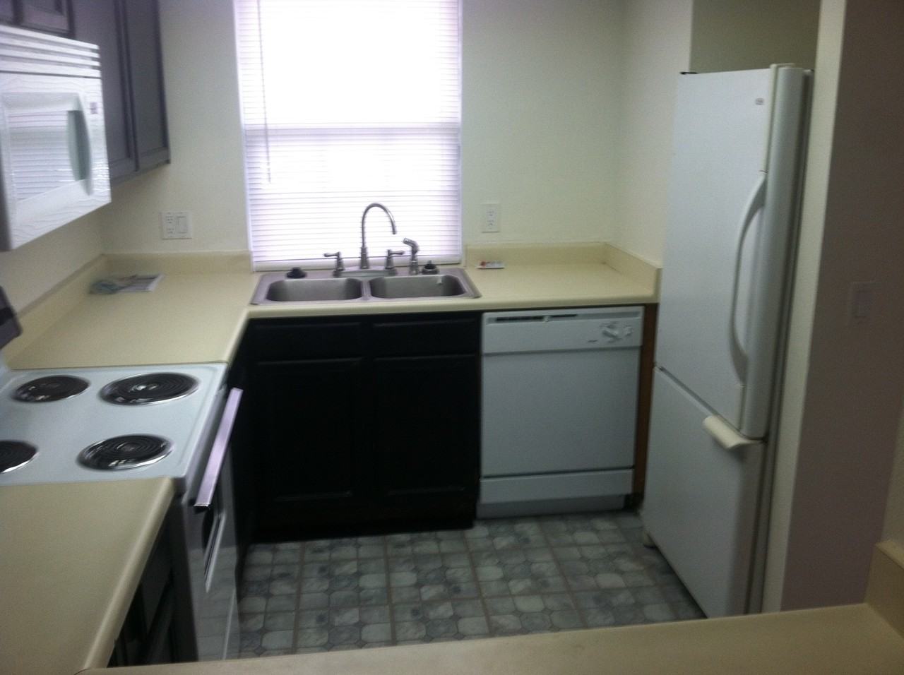 453 S Kittredge St #E - Photo 2 of 6