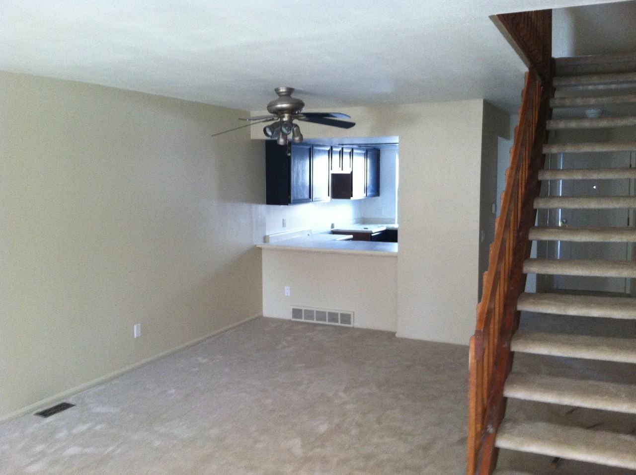 453 S Kittredge St #E - Photo 3 of 6