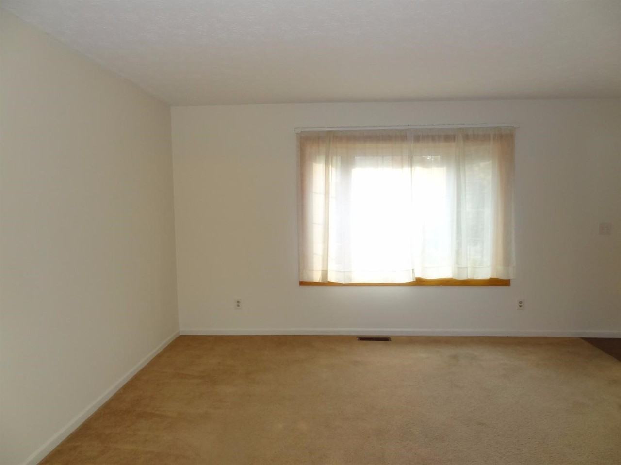 8500 Crestmont Dr - Photo 3 of 21