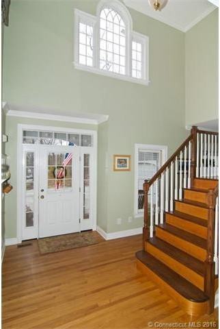 9 Brenda Ln - Photo 3 of 22