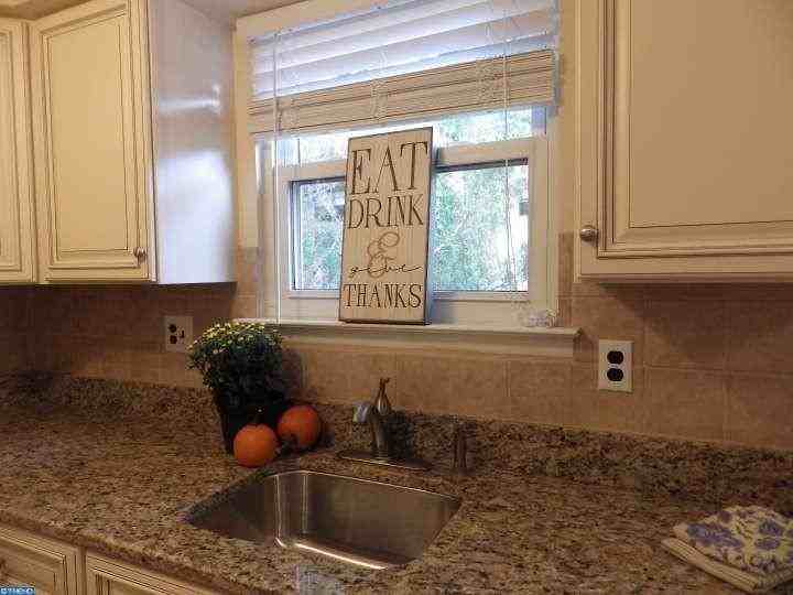 202 Shady Ln - Photo 3 of 19