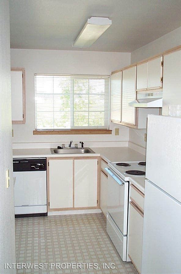 BEAVER CREEK MEADOWS II 3001-3029 S. TROUTDALE RD. - Photo 3 of 11