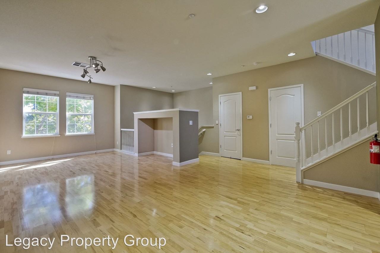 1144 Le Mans Terrace - Photo 3 of 49