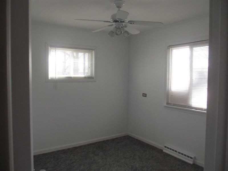 818 Lansing St - Photo 3 of 10