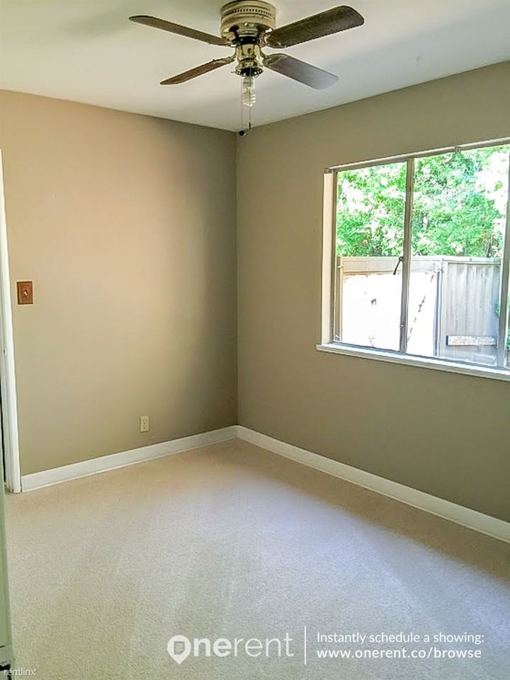 18709 McCoy Ave - Photo 3 of 6