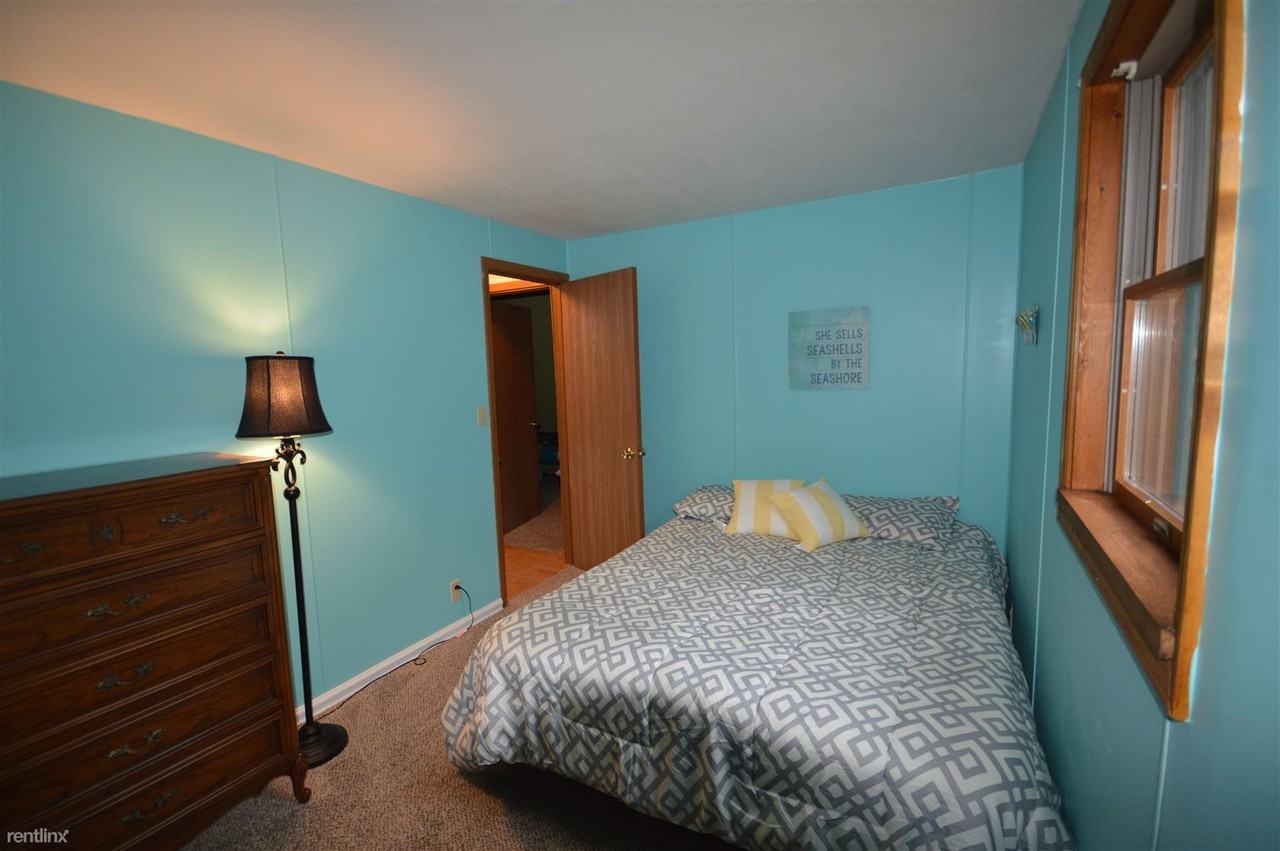 1725 Point View Dr - Photo 2 of 10