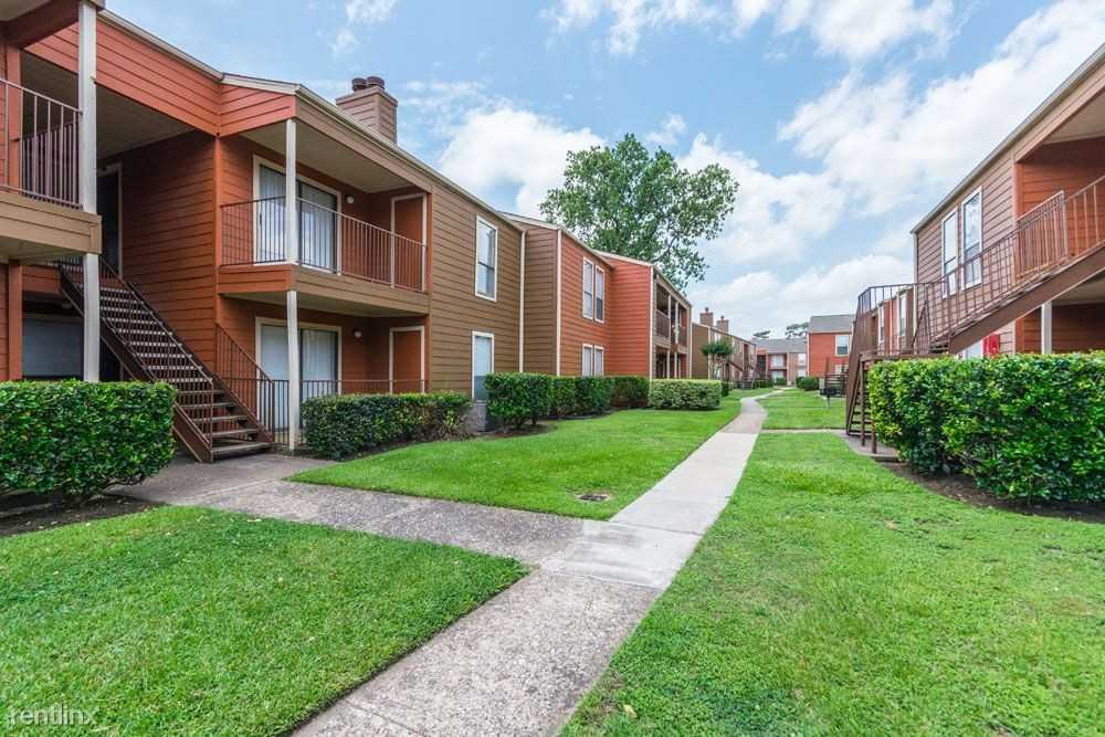 555 Normandy St - Photo 2 of 36