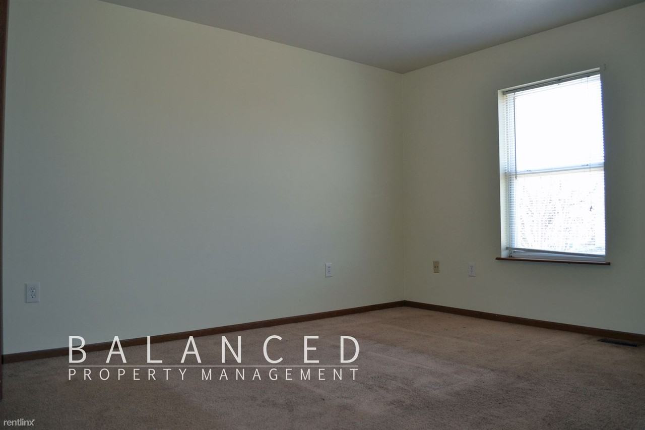 1170 SW Buchanan St - Photo 2 of 7