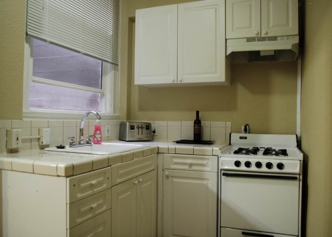 633 Larkin St - Photo 2 of 7