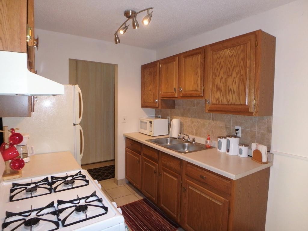 Oak Grove Apts. - Photo 3 of 14