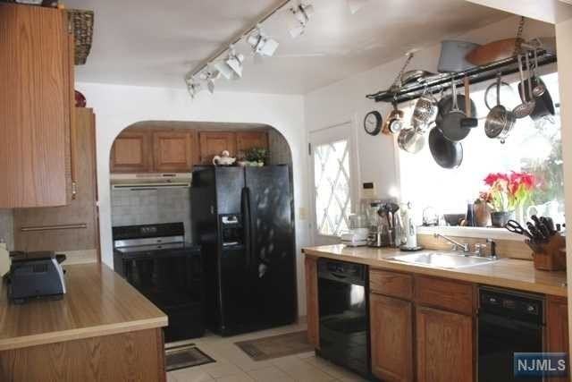 355 Lakeview Ave - Photo 2 of 25