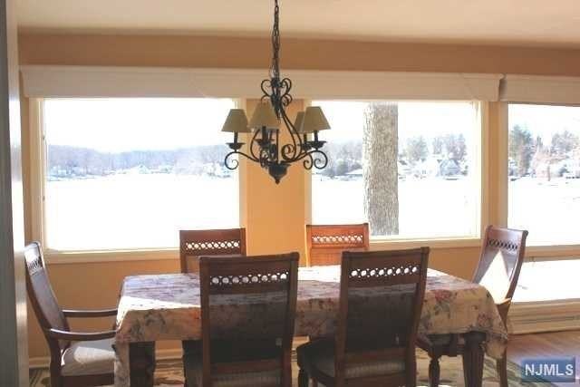 355 Lakeview Ave - Photo 3 of 25