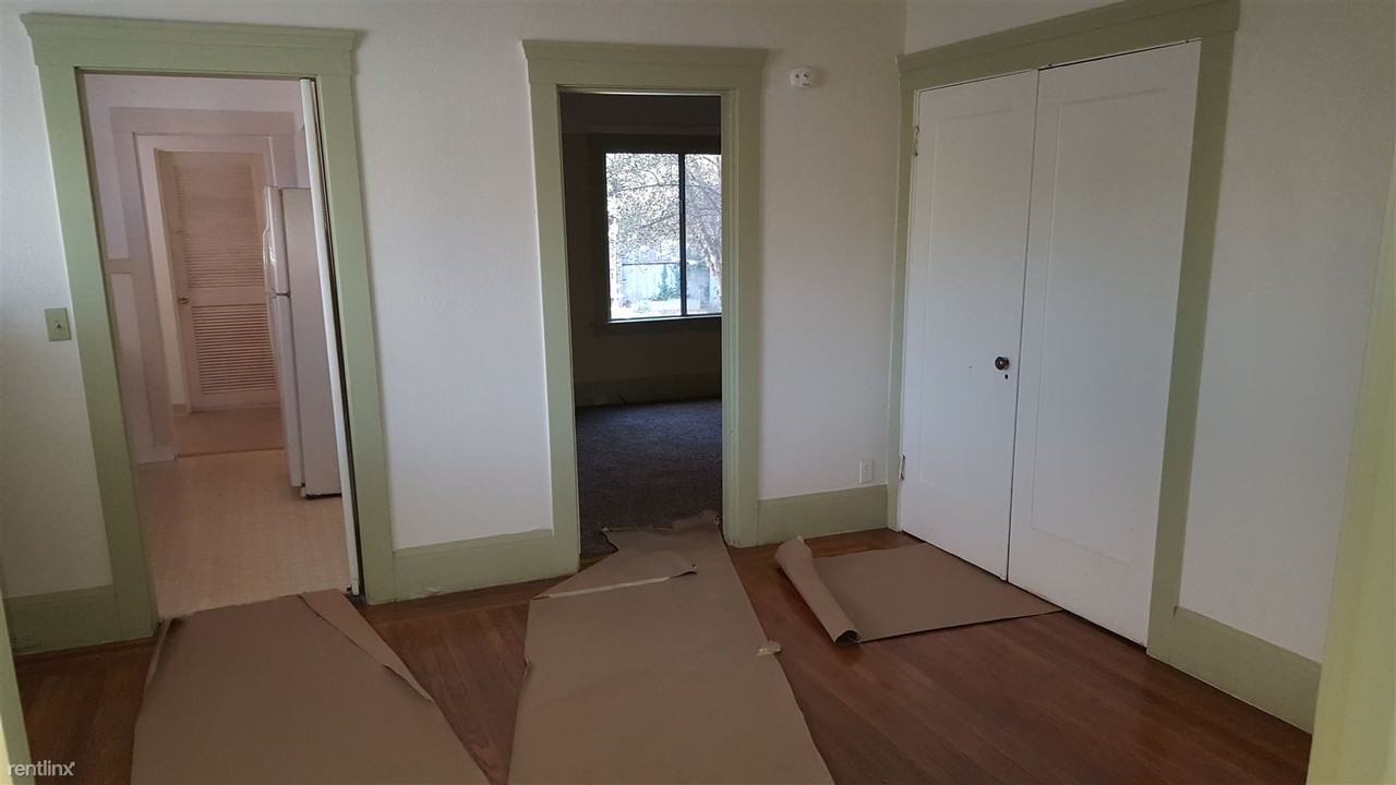 1073 Aileen St #B - Photo 3 of 8