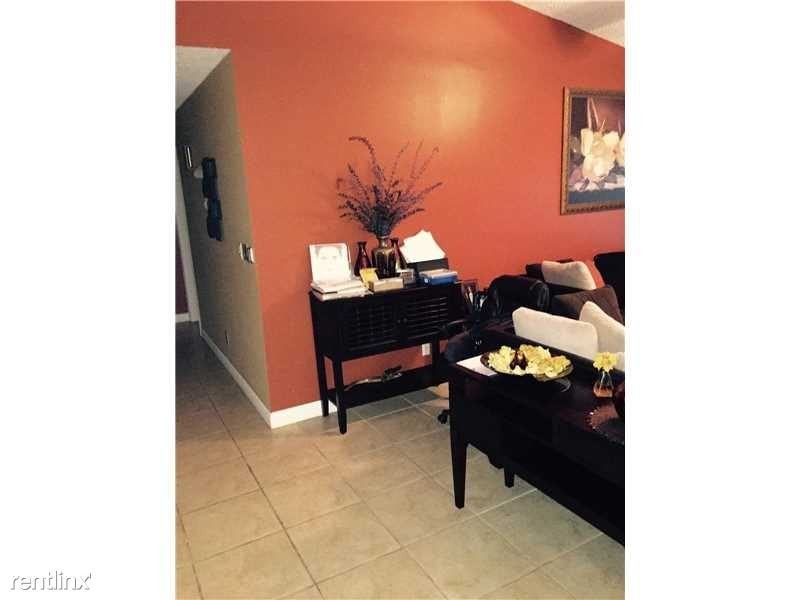 731 SW 99th Ave - Photo 3 of 10