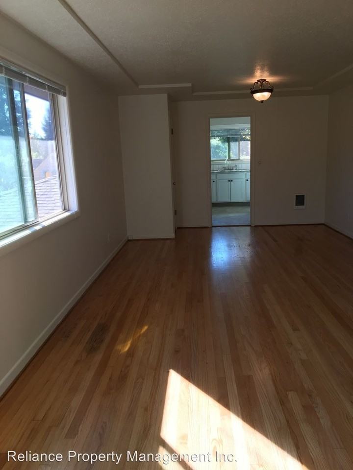 3753 SE Brooklyn  & 3737 SE Brooklyn  St. - Photo 3 of 23