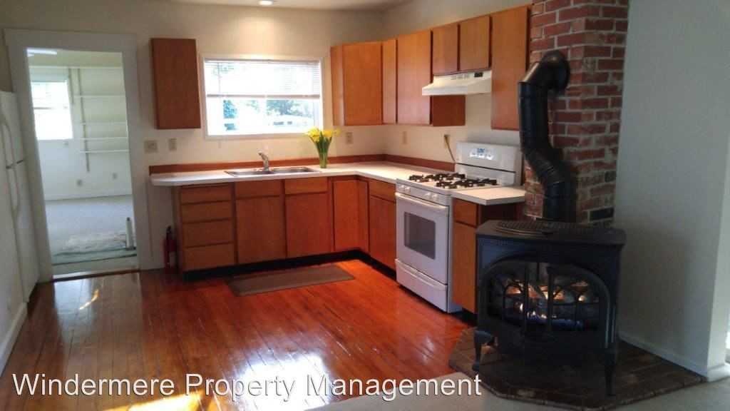 7082 Goodwin Rd - Photo 2 of 16