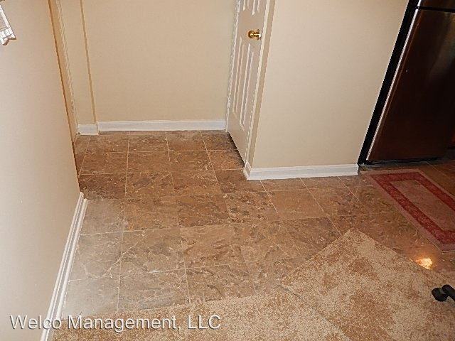 9805 Lake Point Ct - Photo 3 of 5
