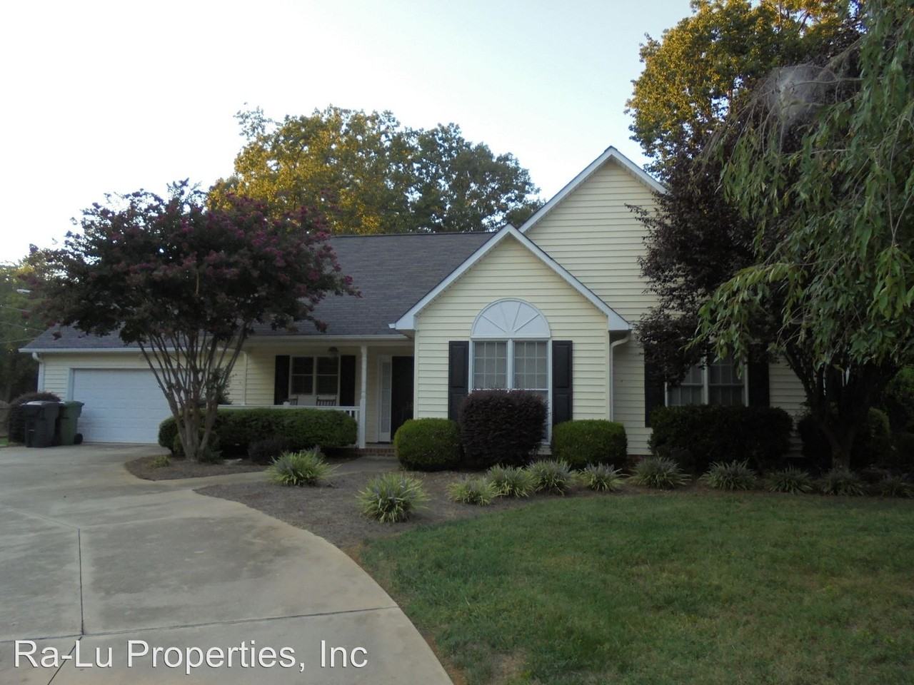 701 Oakwood Forest Ln - Photo 2 of 15