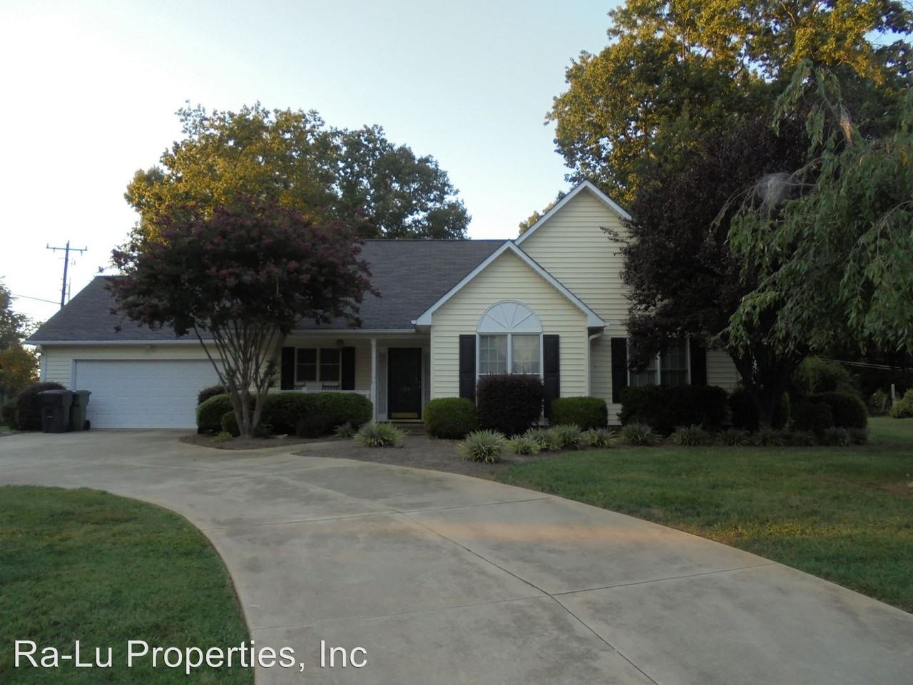701 Oakwood Forest Ln - Photo 3 of 15