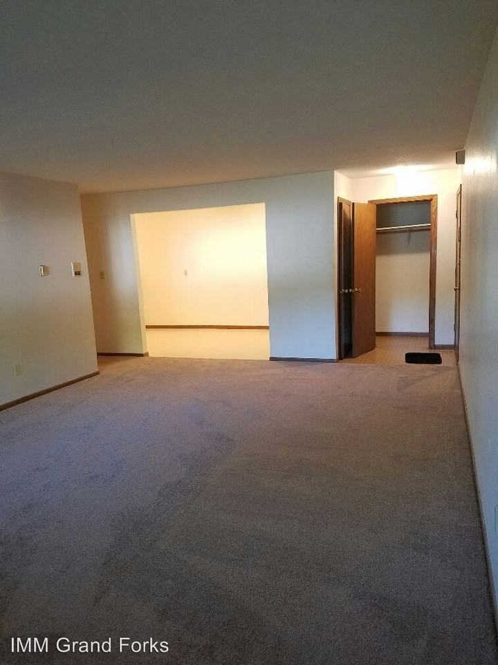 1711 22nd Ave NE - Photo 3 of 10